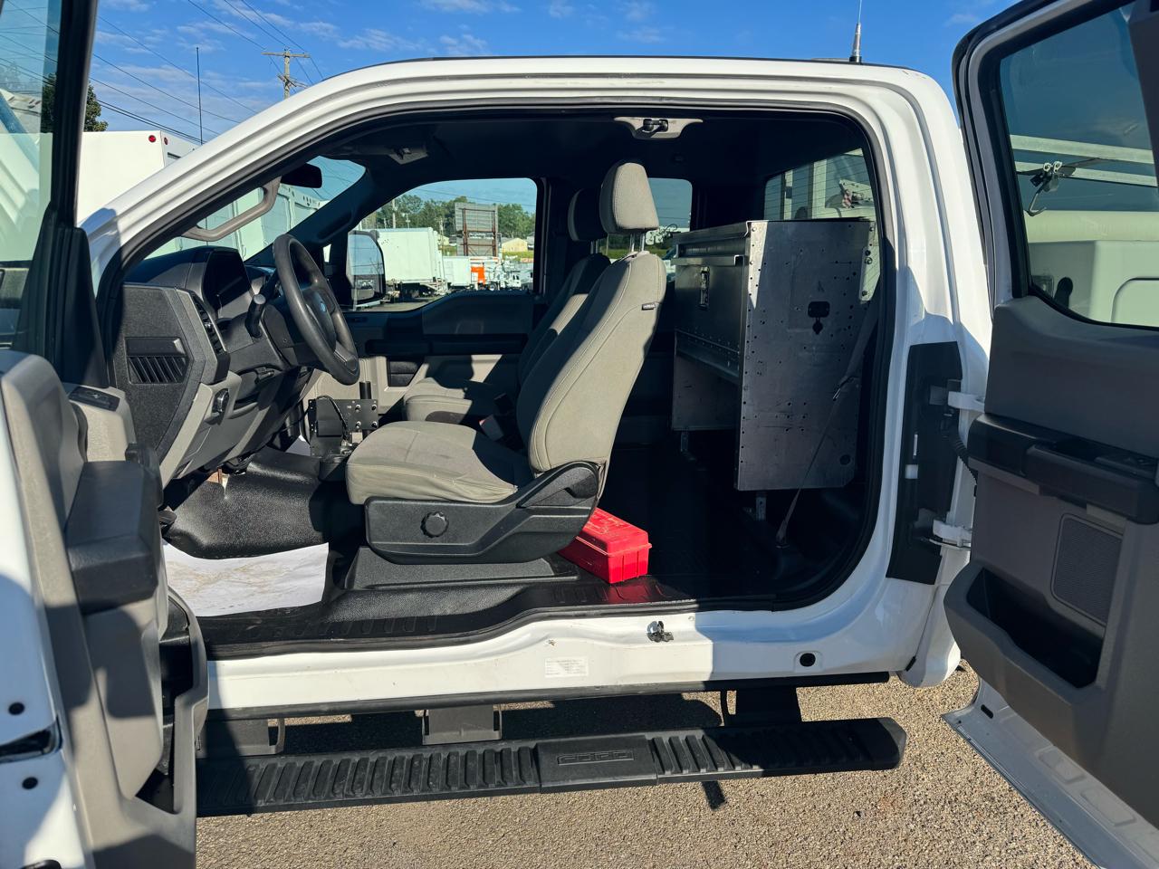 Ford Super Duty F-250 SRW XLT 2WD SuperCab 8' Box 2017