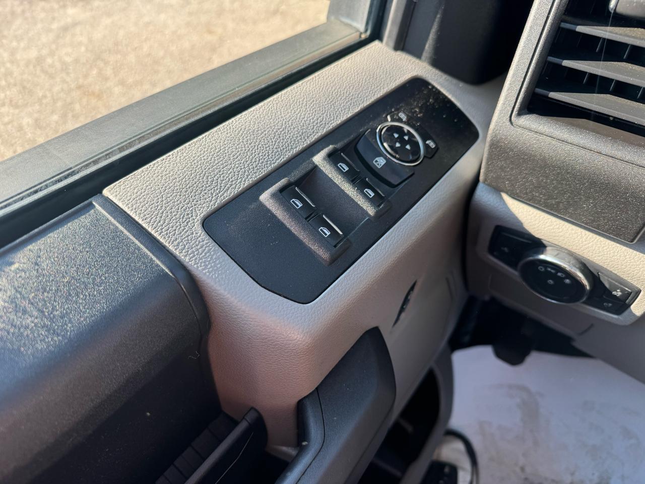 Ford Super Duty F-250 SRW XLT 2WD SuperCab 8' Box 2017