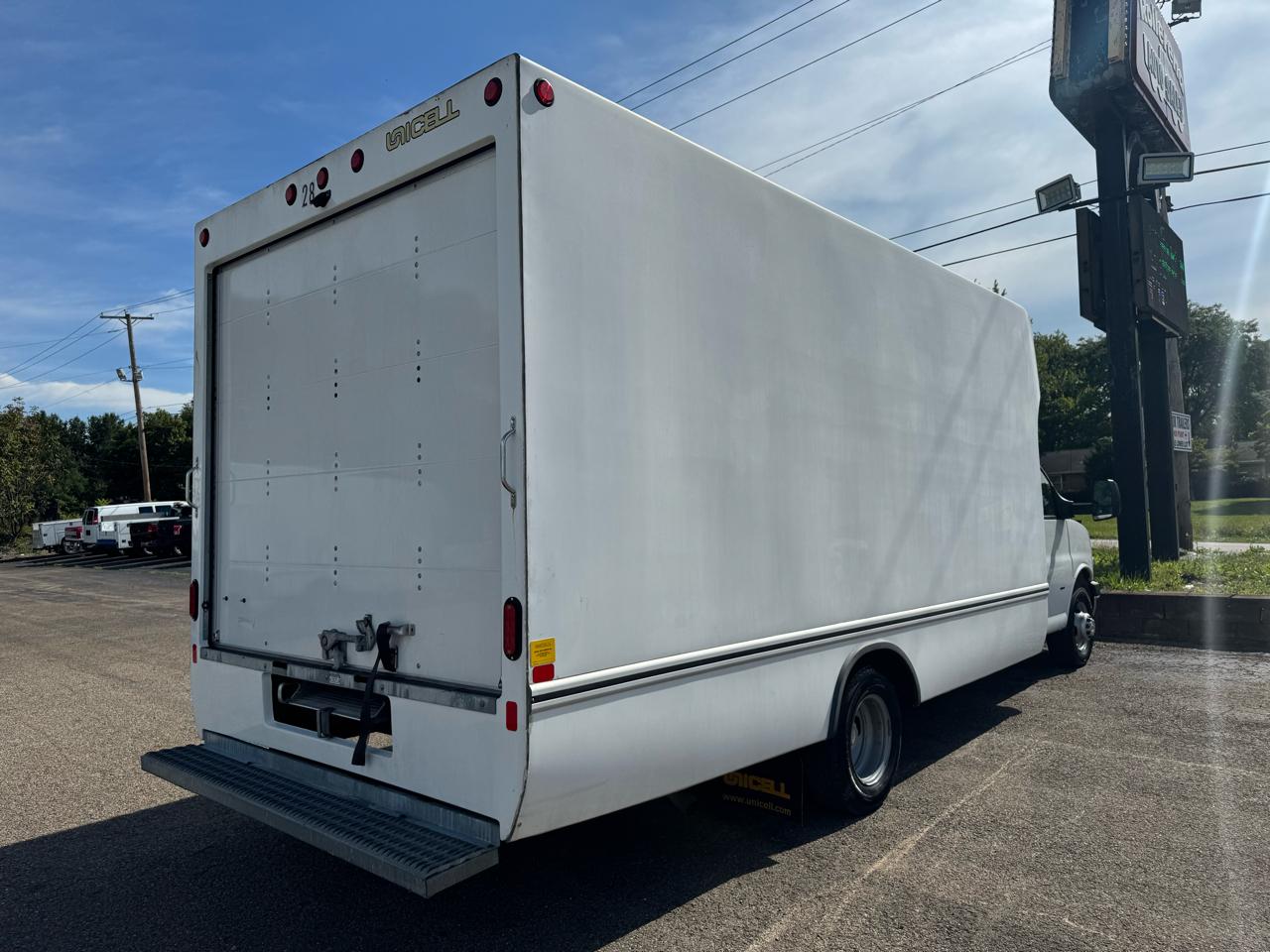 Chevrolet Express Commercial Cutaway 3500 Van 177" 2024