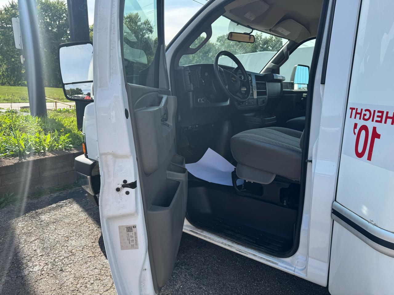 Chevrolet Express Commercial Cutaway 3500 Van 177" 2024