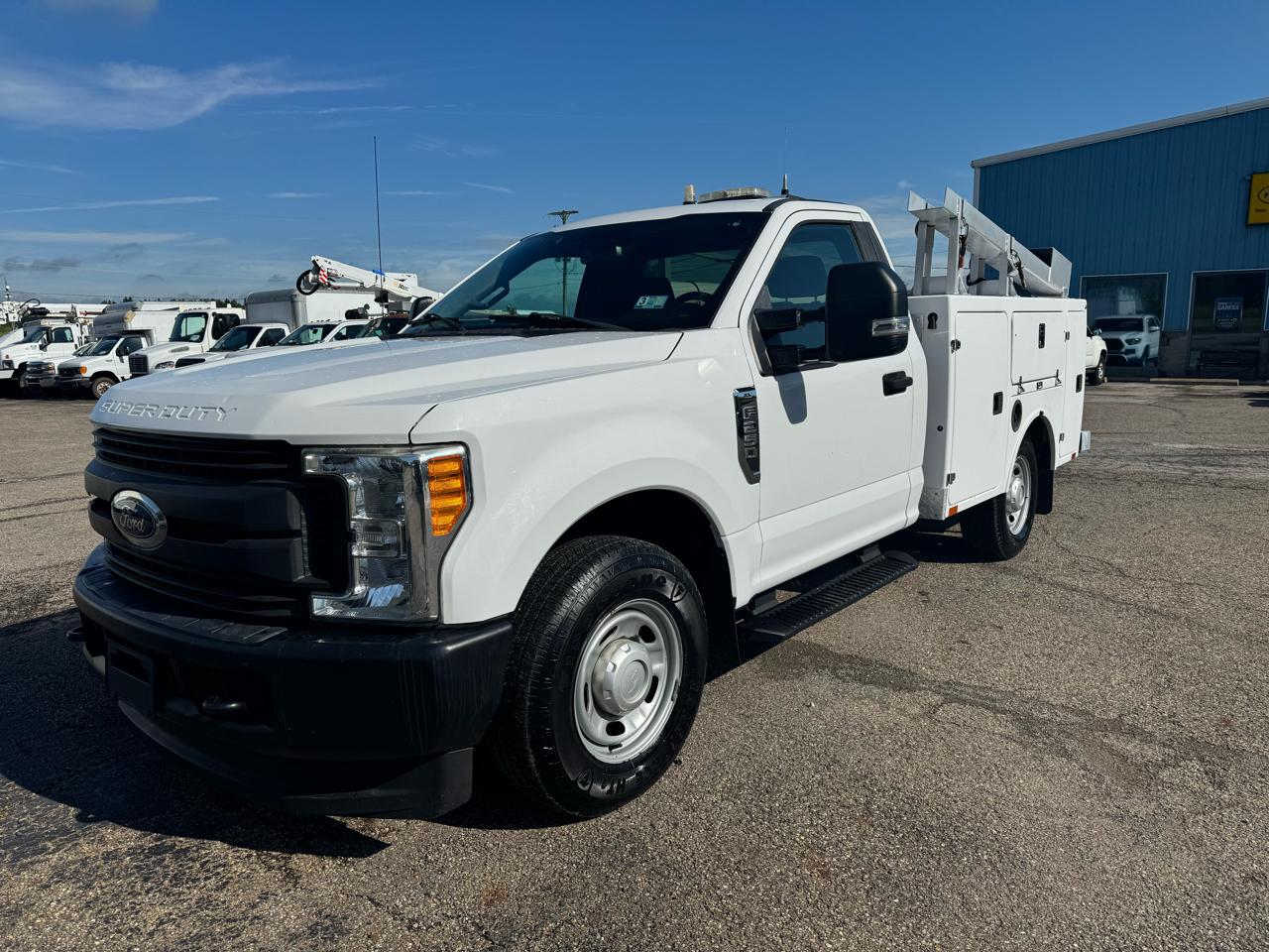 Ford Super Duty F-250 SRW XL 2WD Reg Cab 8' Box 2017