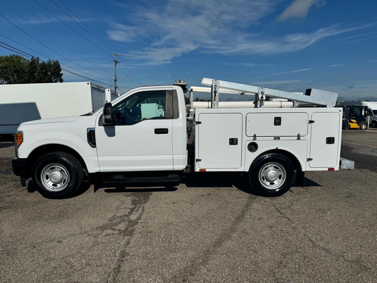 Ford Super Duty F-250 SRW XL 2WD Reg Cab 8' Box 2017