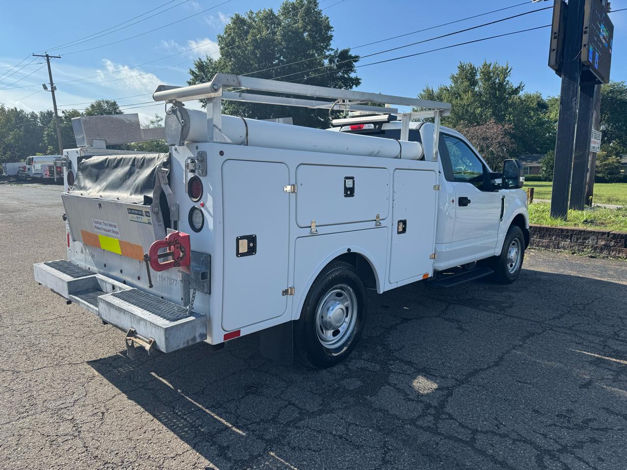 Ford Super Duty F-250 SRW XL 2WD Reg Cab 8' Box 2017