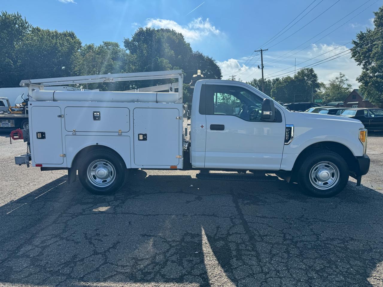 Ford Super Duty F-250 SRW XL 2WD Reg Cab 8' Box 2017
