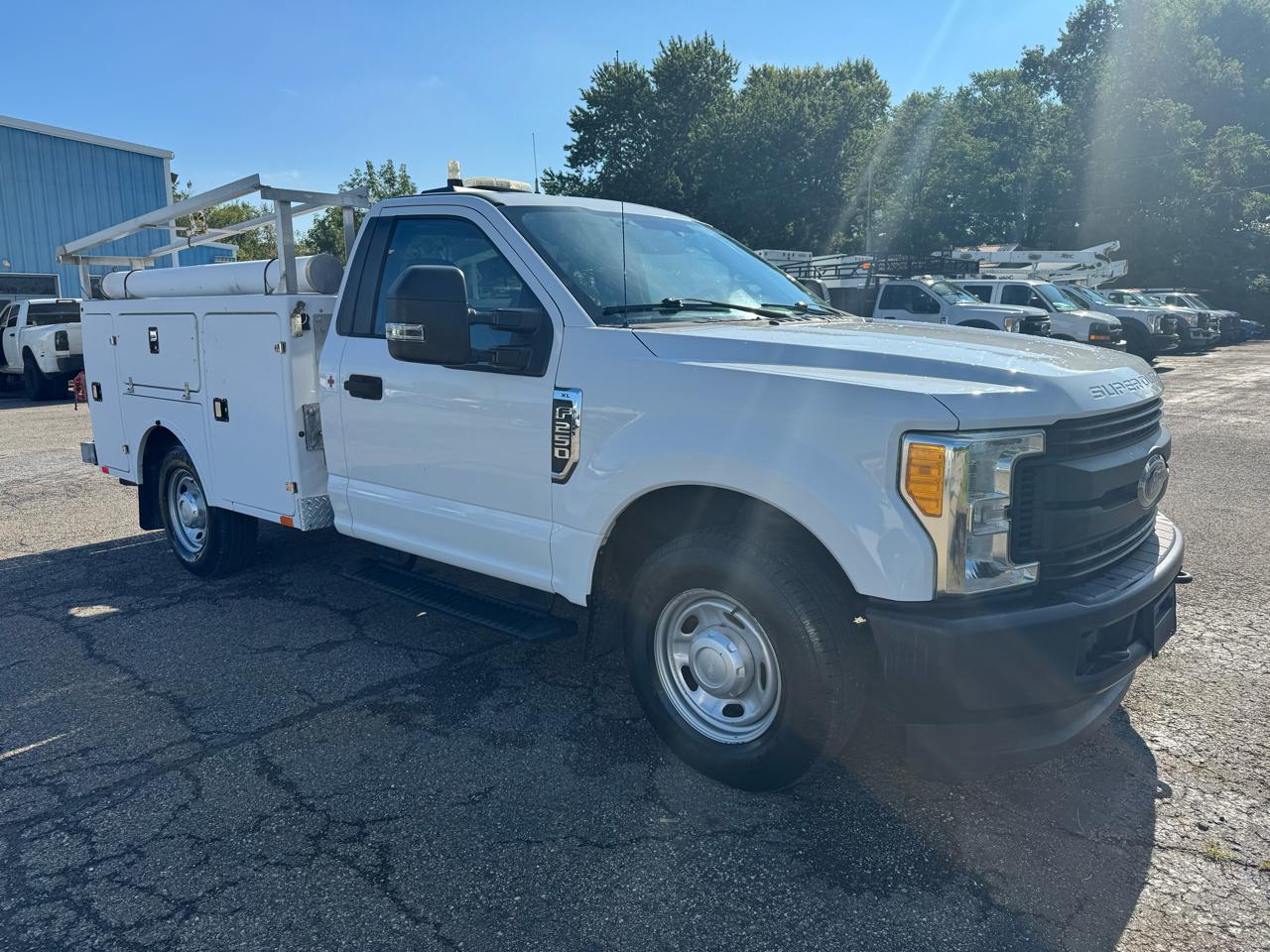 Ford Super Duty F-250 SRW XL 2WD Reg Cab 8' Box 2017