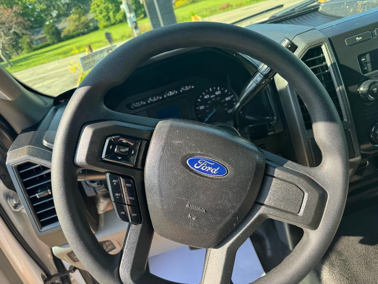 Ford Super Duty F-250 SRW XL 2WD Reg Cab 8' Box 2017