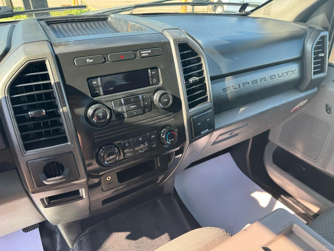 Ford Super Duty F-250 SRW XL 2WD Reg Cab 8' Box 2017