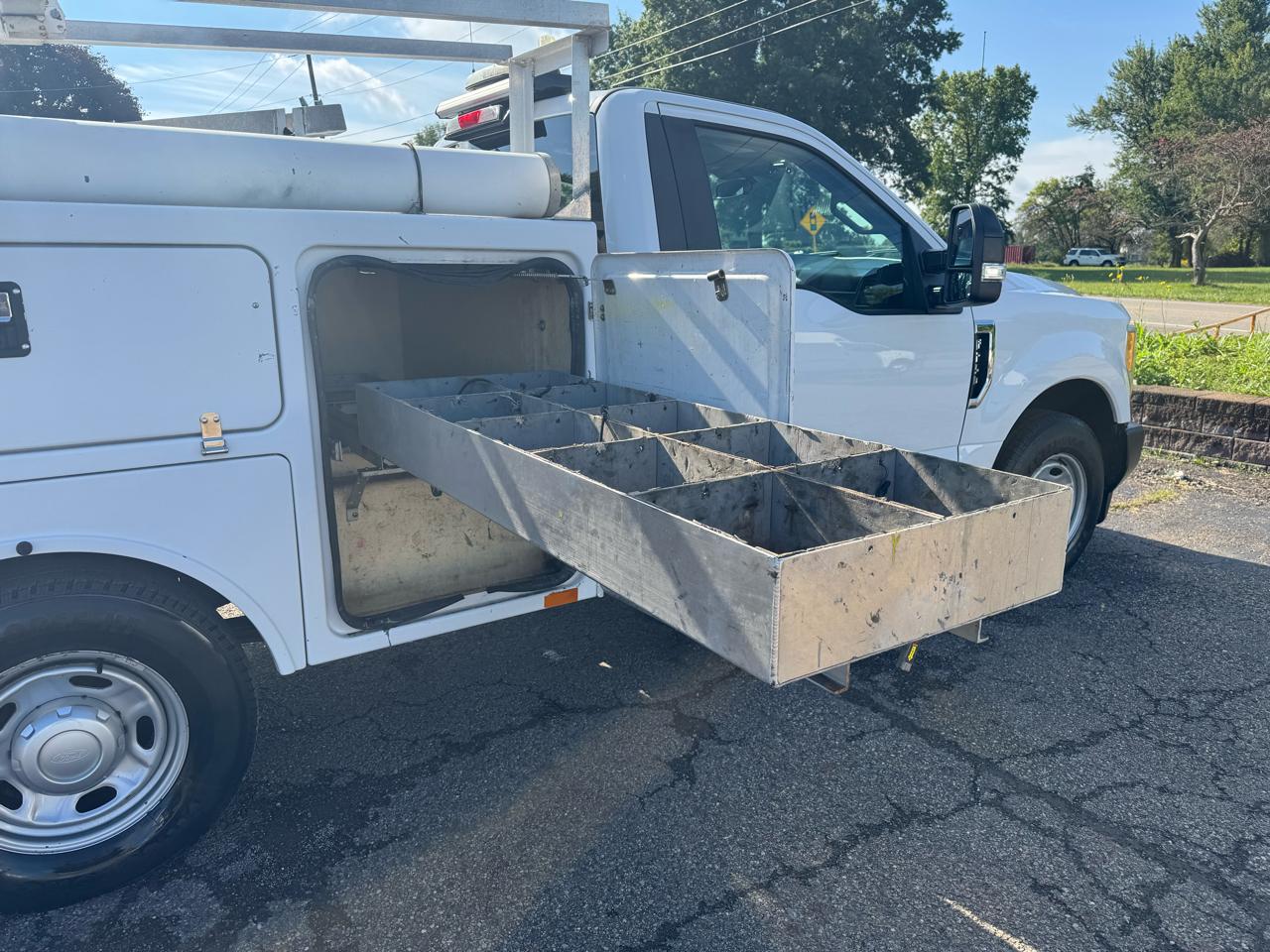 Ford Super Duty F-250 SRW XL 2WD Reg Cab 8' Box 2017