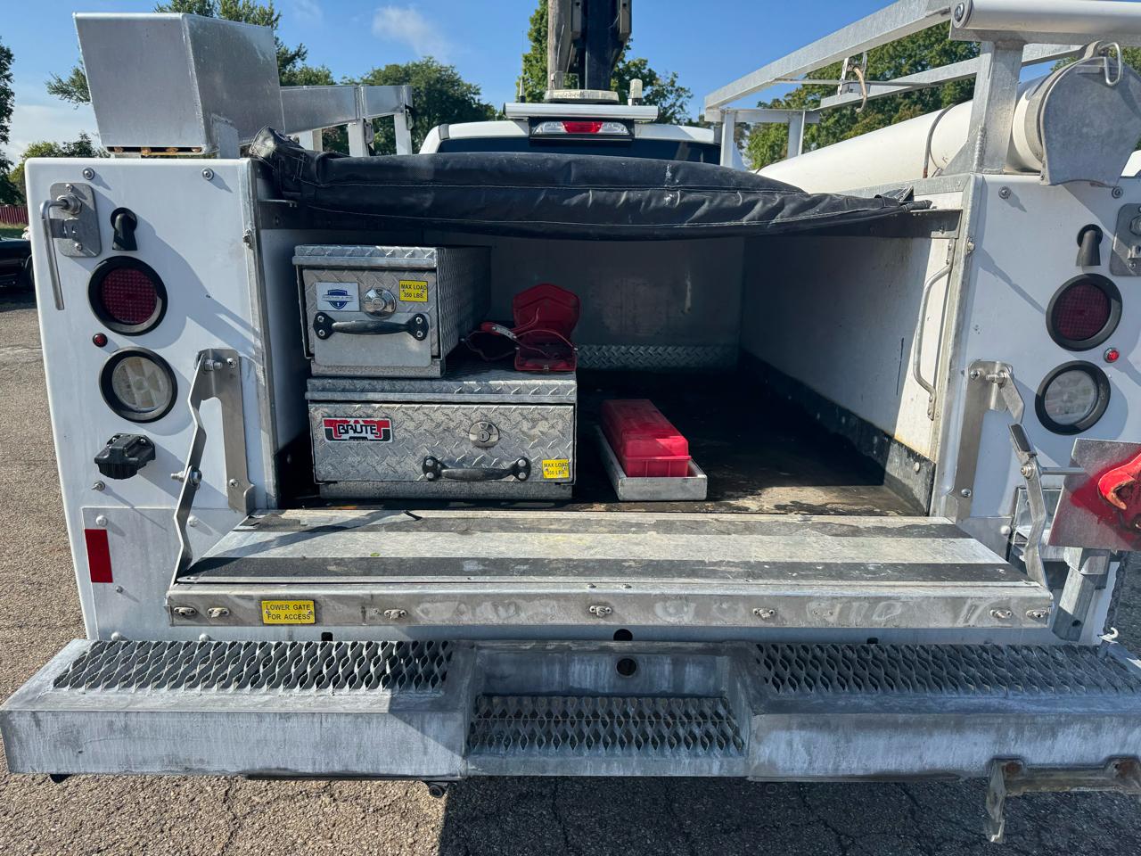 Ford Super Duty F-250 SRW XL 2WD Reg Cab 8' Box 2017