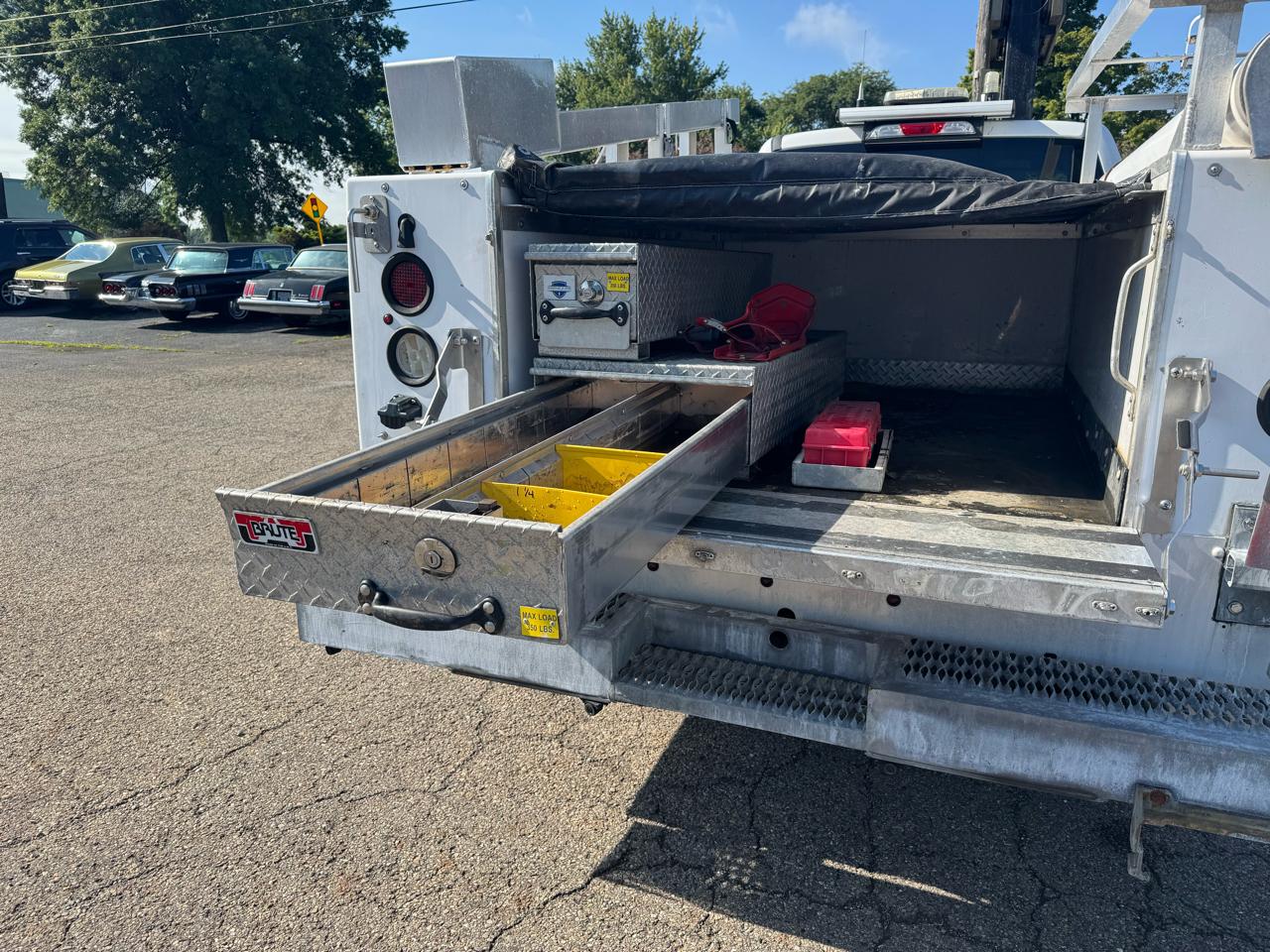 Ford Super Duty F-250 SRW XL 2WD Reg Cab 8' Box 2017