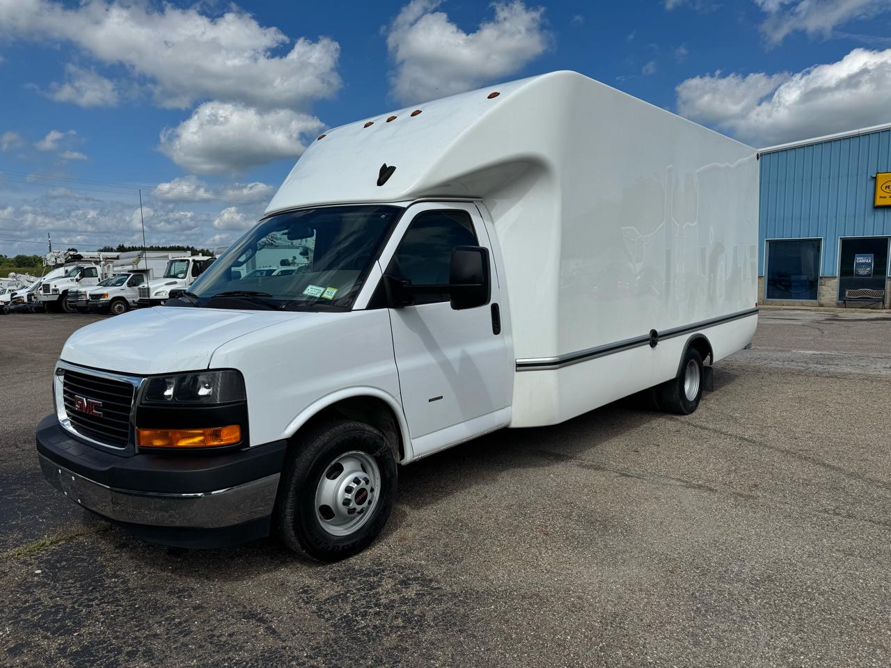 GMC Savana Commercial Cutaway 3500 Van 177" 2023