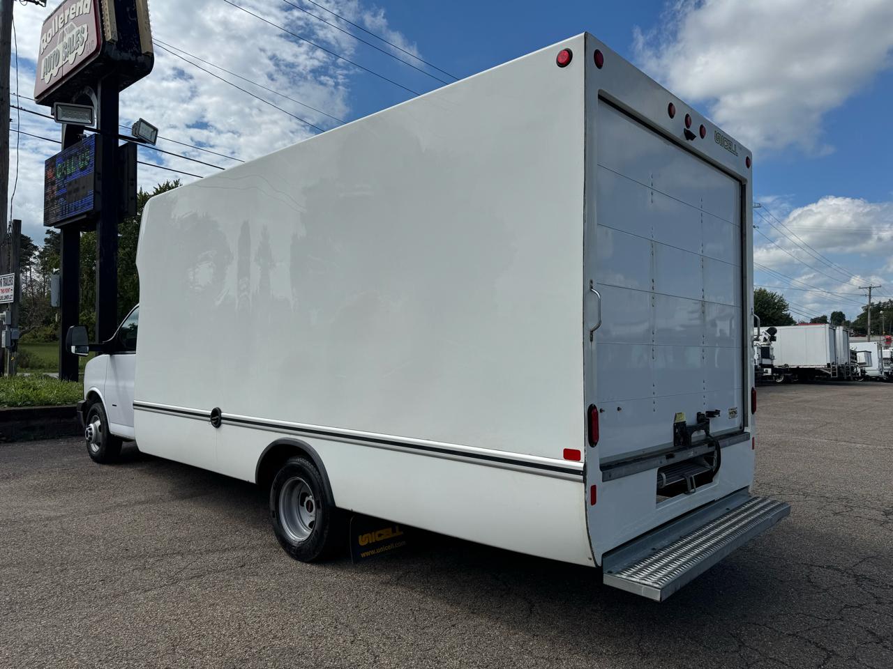 GMC Savana Commercial Cutaway 3500 Van 177" 2023