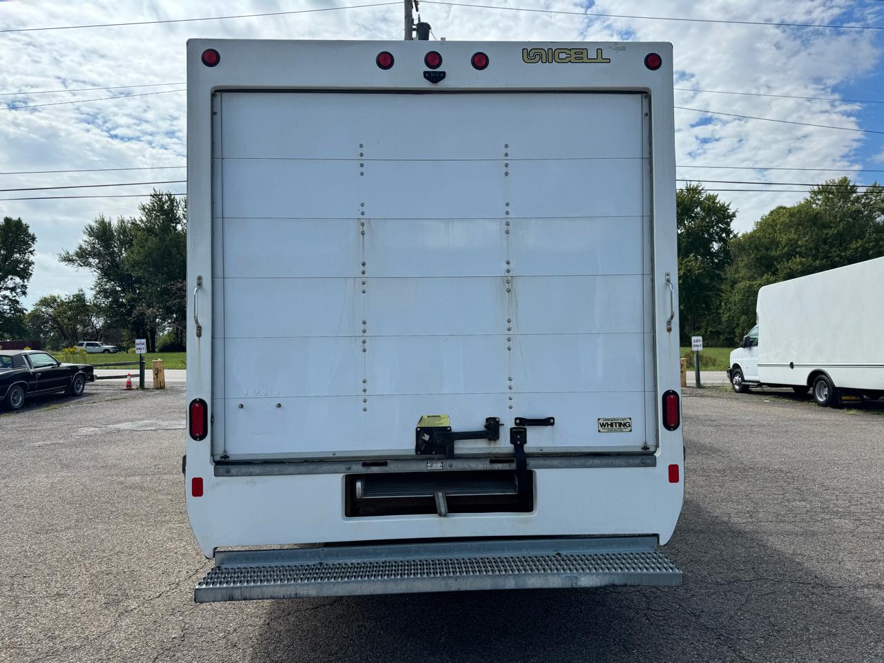 GMC Savana Commercial Cutaway 3500 Van 177" 2023