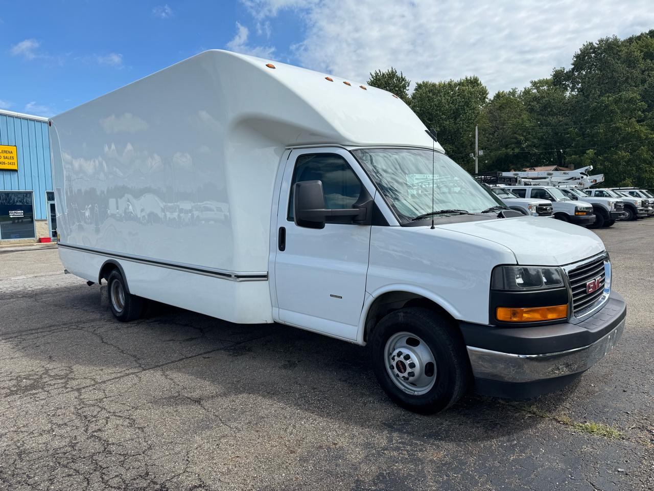 GMC Savana Commercial Cutaway 3500 Van 177" 2023