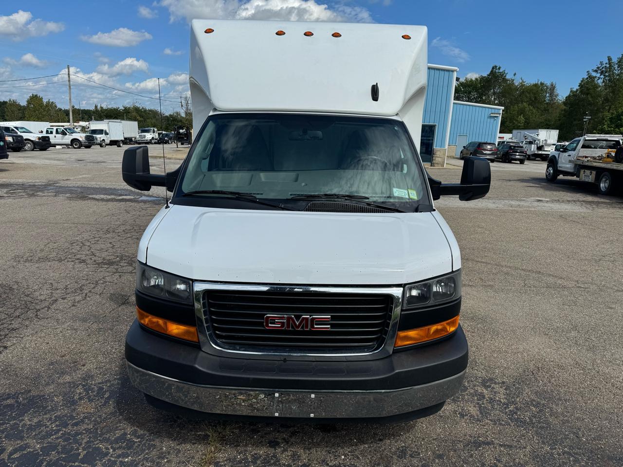 GMC Savana Commercial Cutaway 3500 Van 177" 2023
