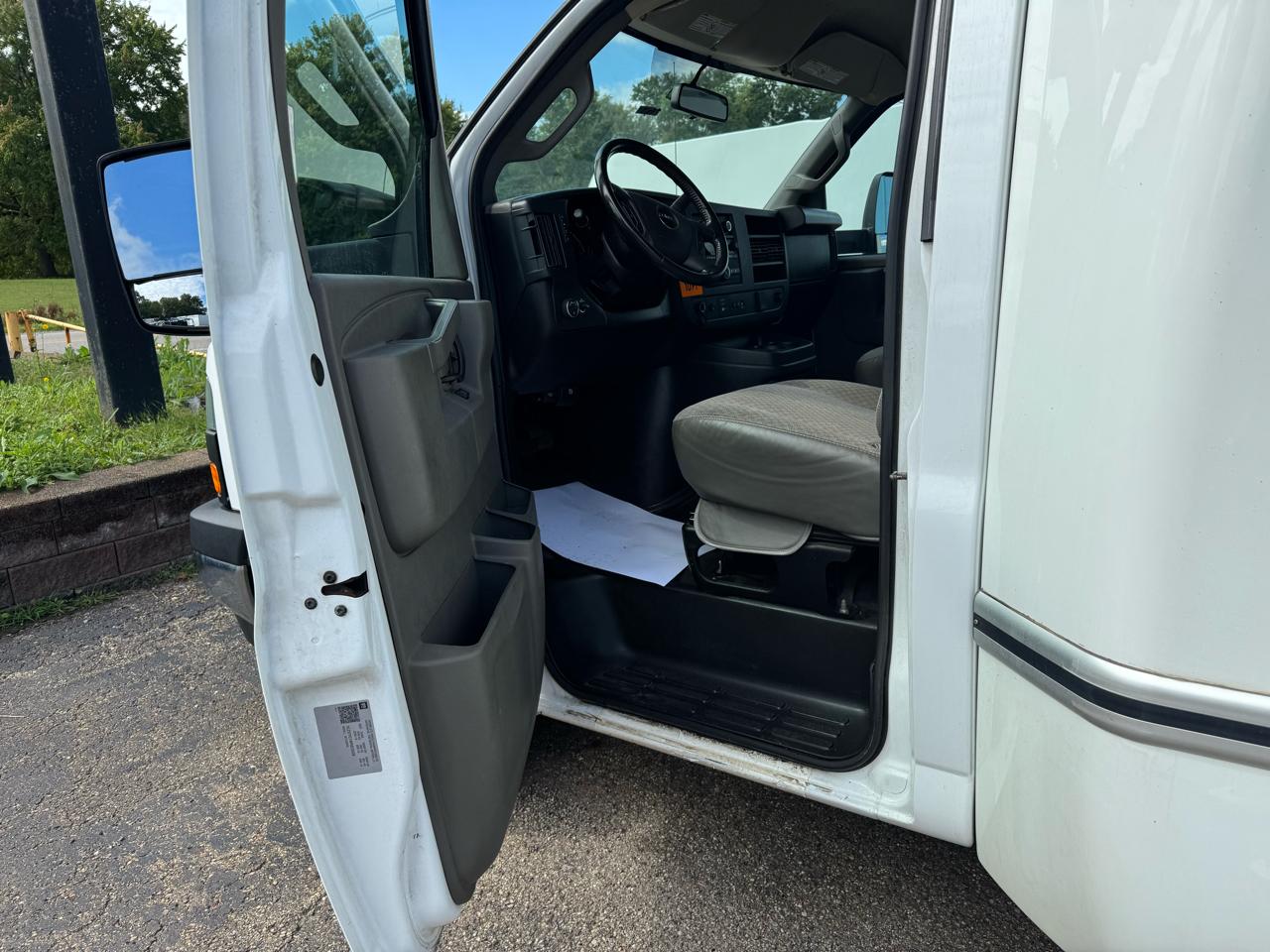 GMC Savana Commercial Cutaway 3500 Van 177" 2023