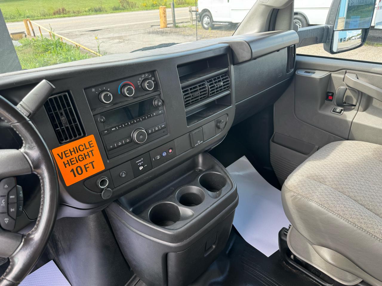 GMC Savana Commercial Cutaway 3500 Van 177" 2023