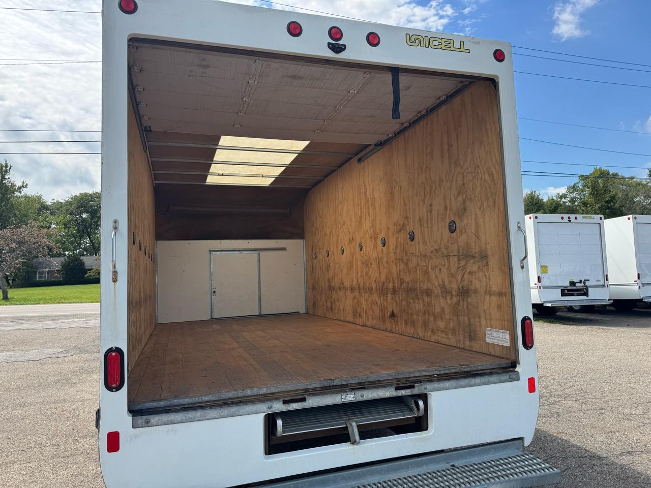 GMC Savana Commercial Cutaway 3500 Van 177" 2023