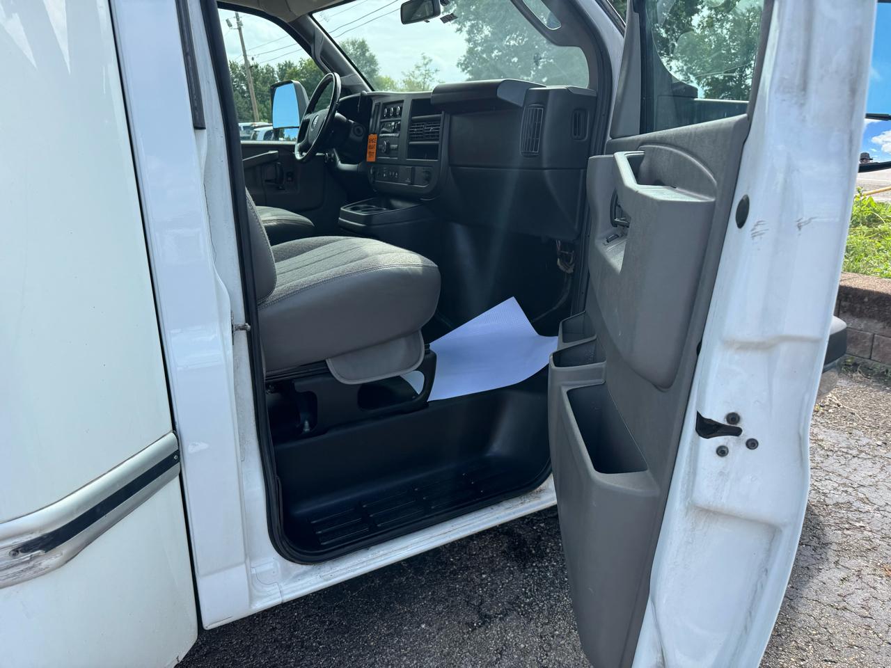 GMC Savana Commercial Cutaway 3500 Van 177" 2023