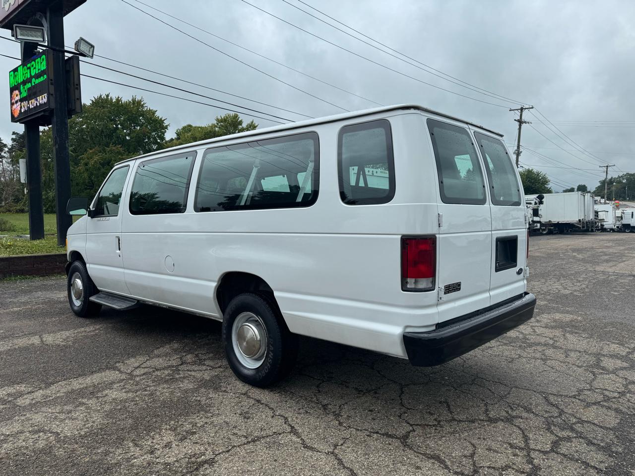 Ford Econoline Wagon E-350 Super Ext XLT 2001