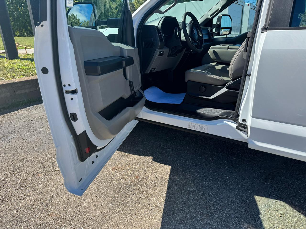 Ford Super Duty F-250 SRW XLT 2WD SuperCab 8' Box 2019