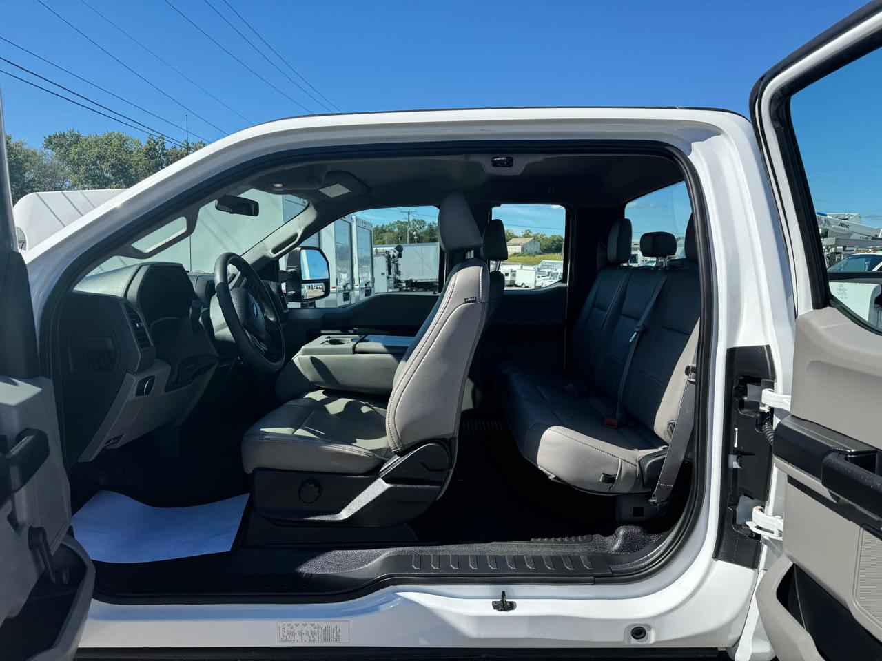 Ford Super Duty F-250 SRW XLT 2WD SuperCab 8' Box 2019