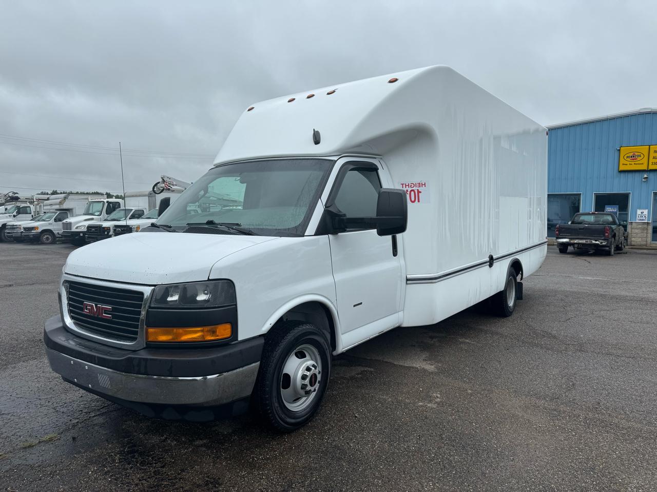 GMC Savana Commercial Cutaway 3500 Van 177" 2022
