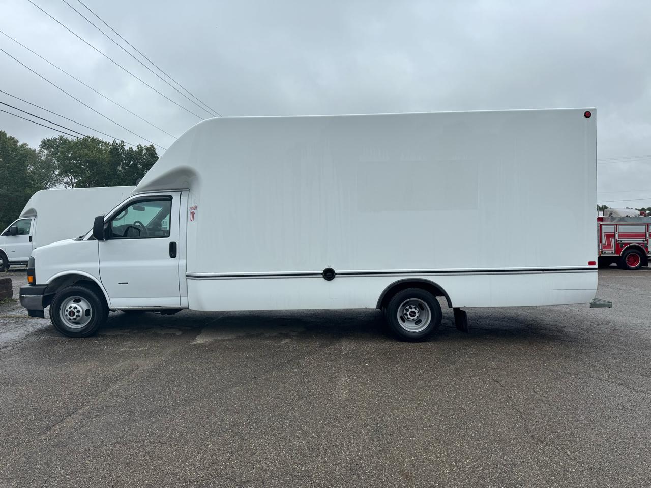GMC Savana Commercial Cutaway 3500 Van 177" 2022