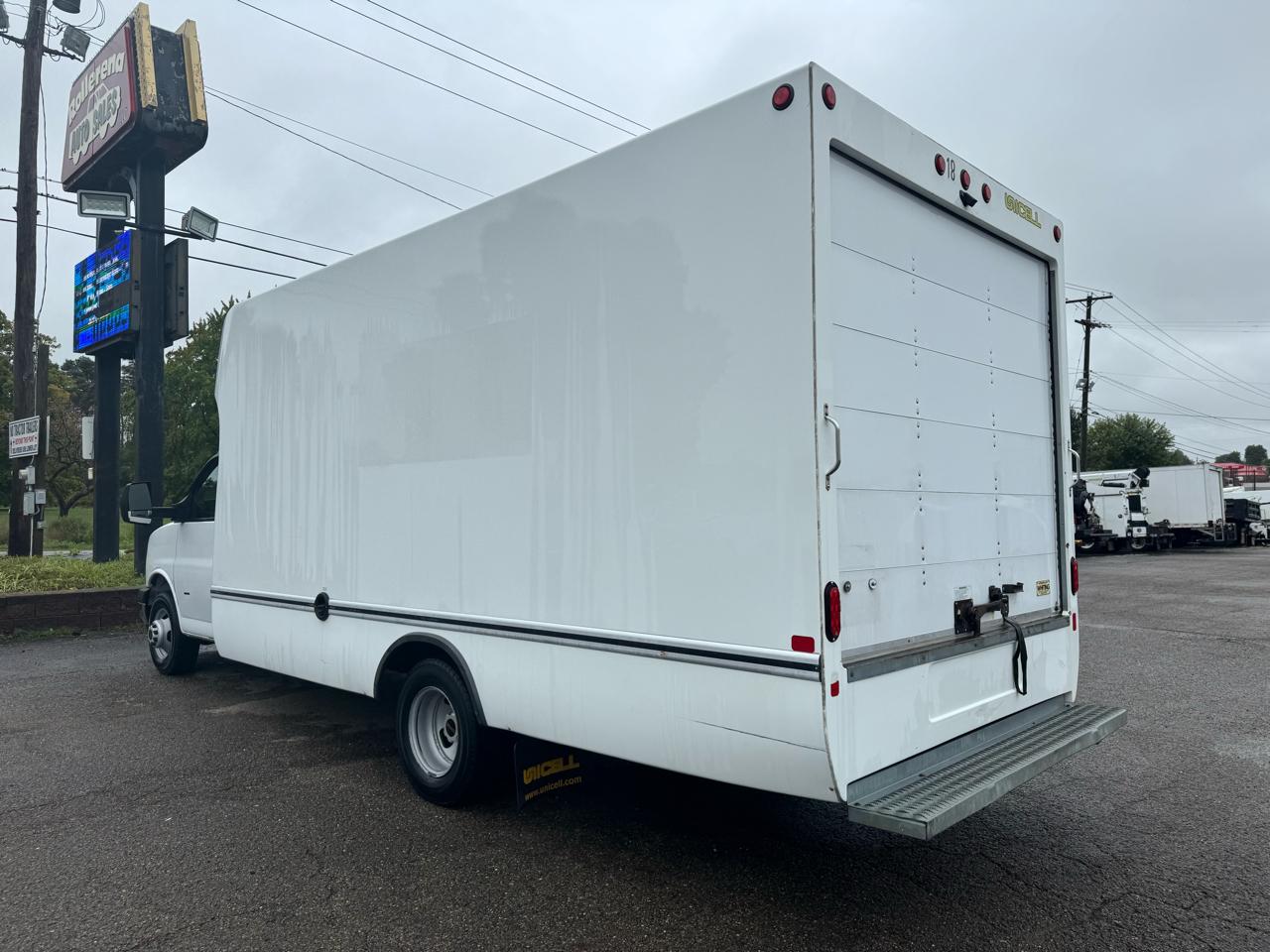 GMC Savana Commercial Cutaway 3500 Van 177" 2022
