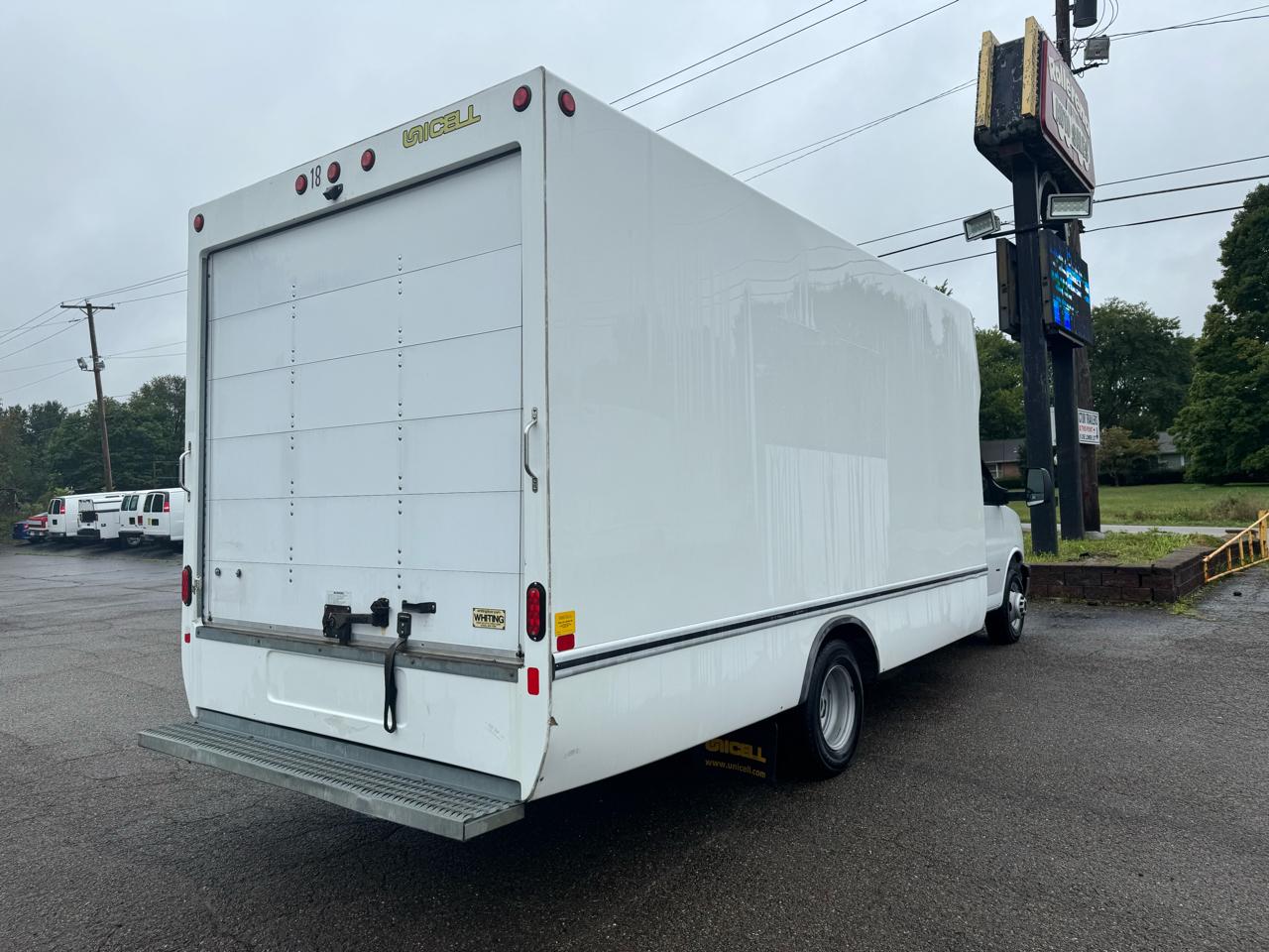 GMC Savana Commercial Cutaway 3500 Van 177" 2022