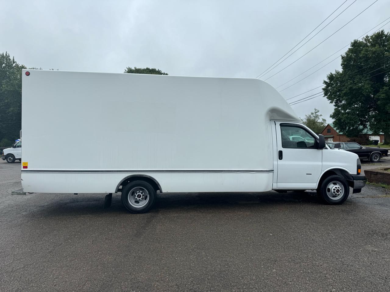 GMC Savana Commercial Cutaway 3500 Van 177" 2022