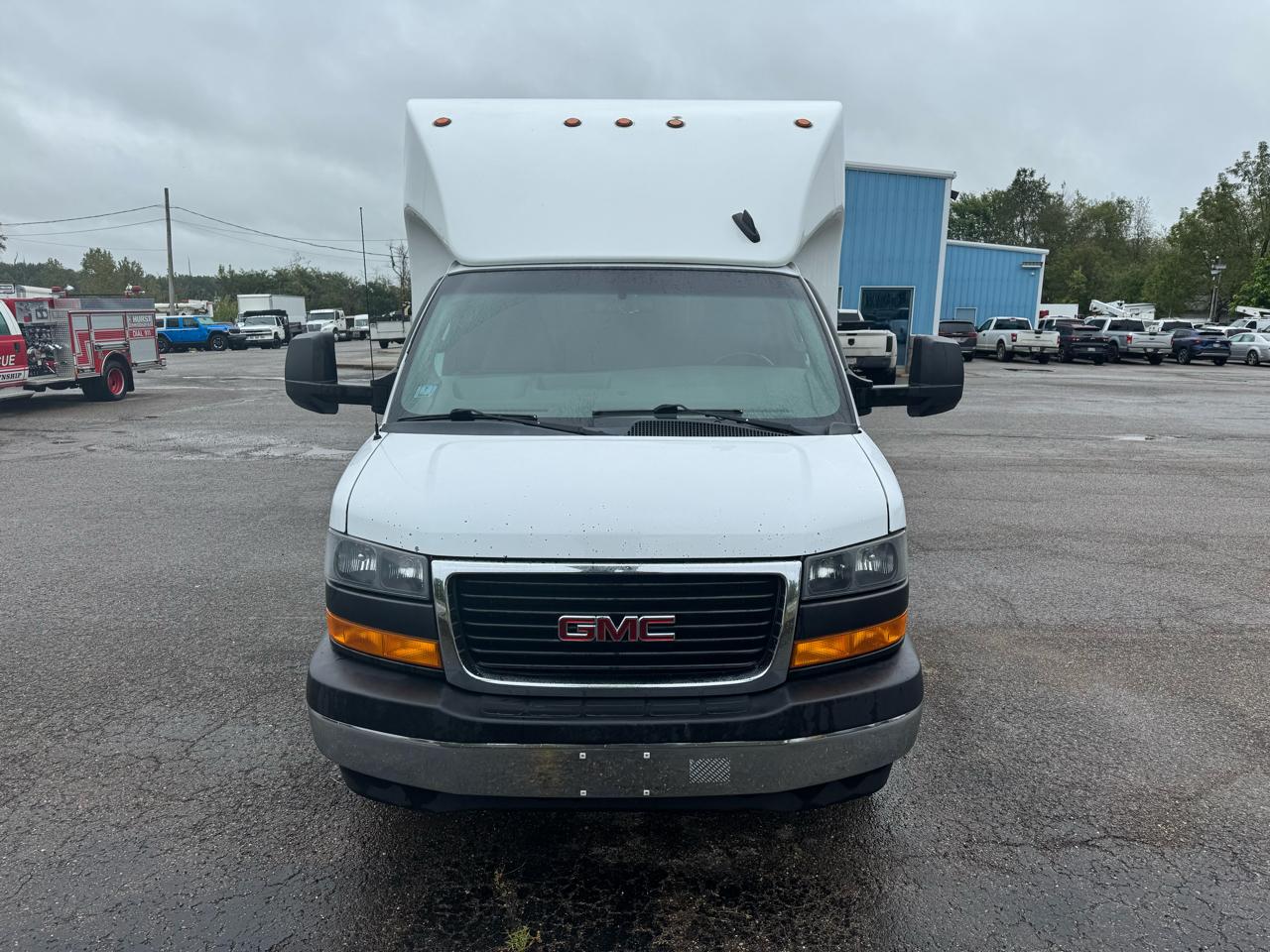 GMC Savana Commercial Cutaway 3500 Van 177" 2022