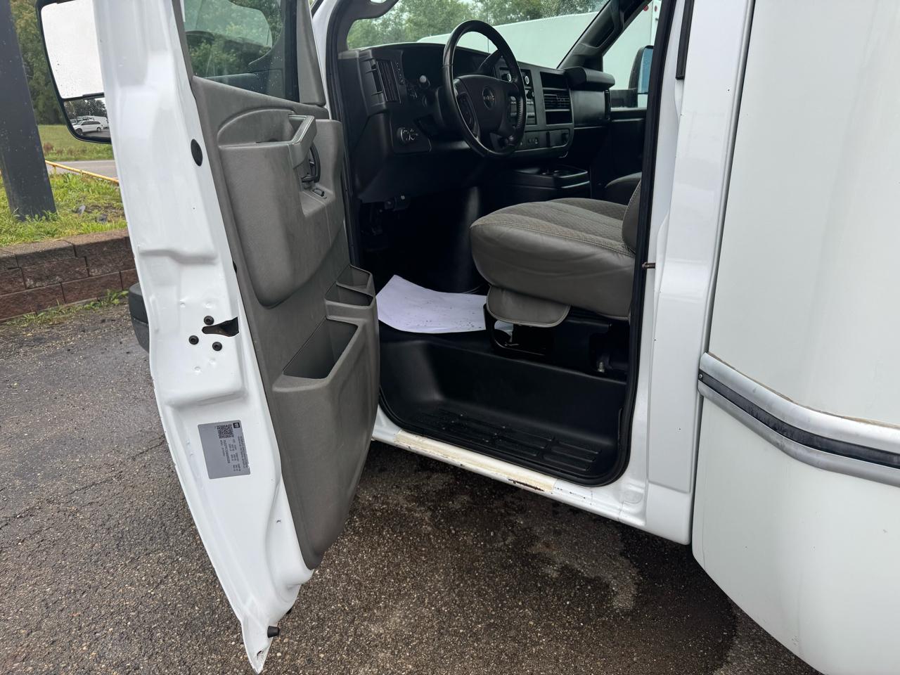 GMC Savana Commercial Cutaway 3500 Van 177" 2022