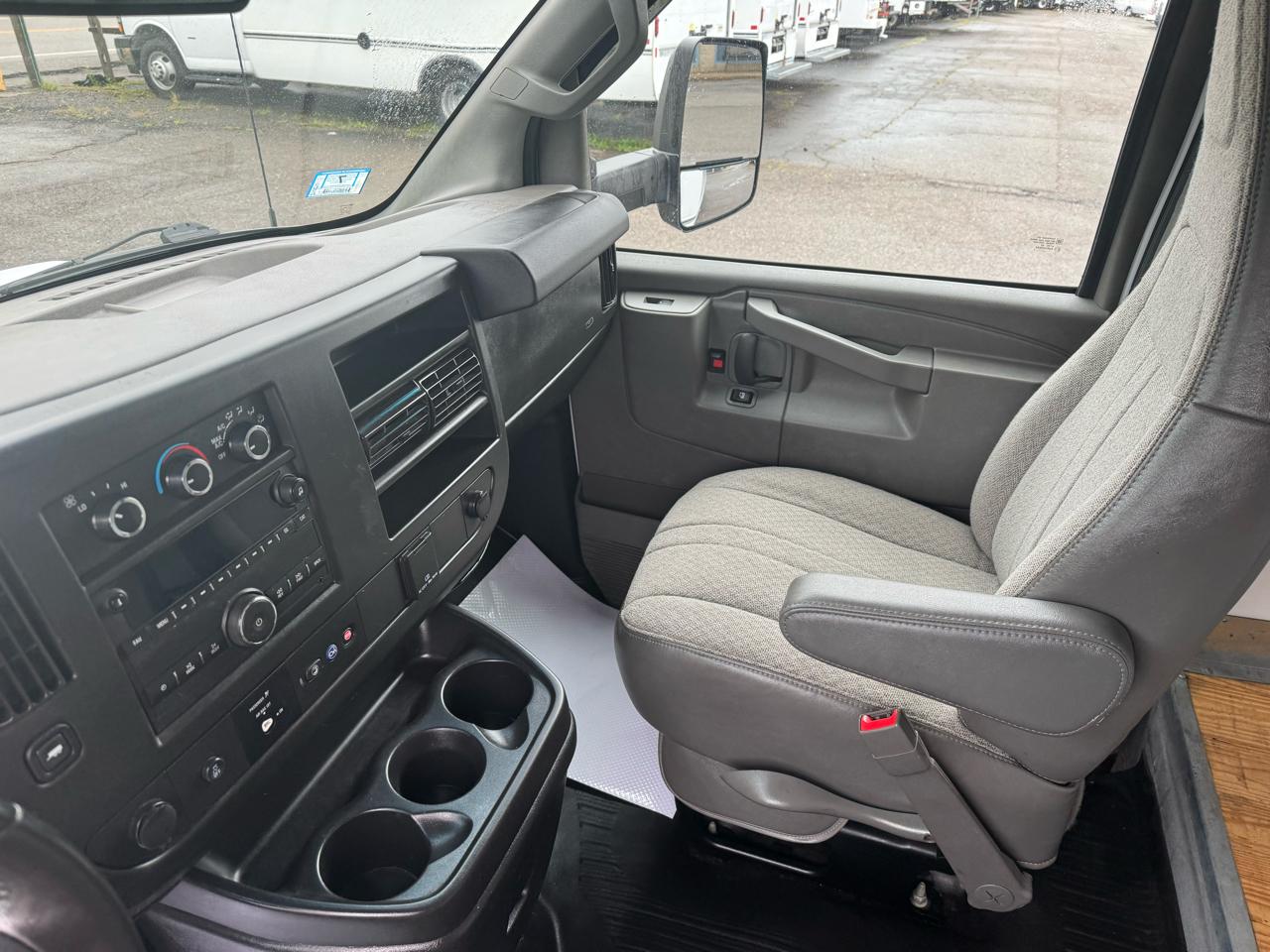 GMC Savana Commercial Cutaway 3500 Van 177" 2022