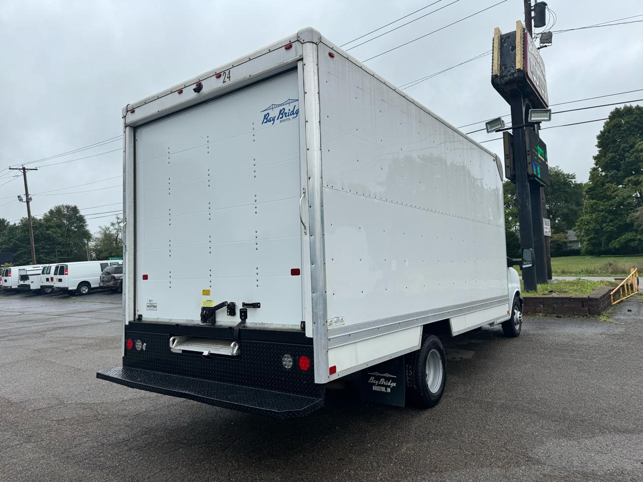 Chevrolet Express Commercial Cutaway 3500 Van 177" 2023
