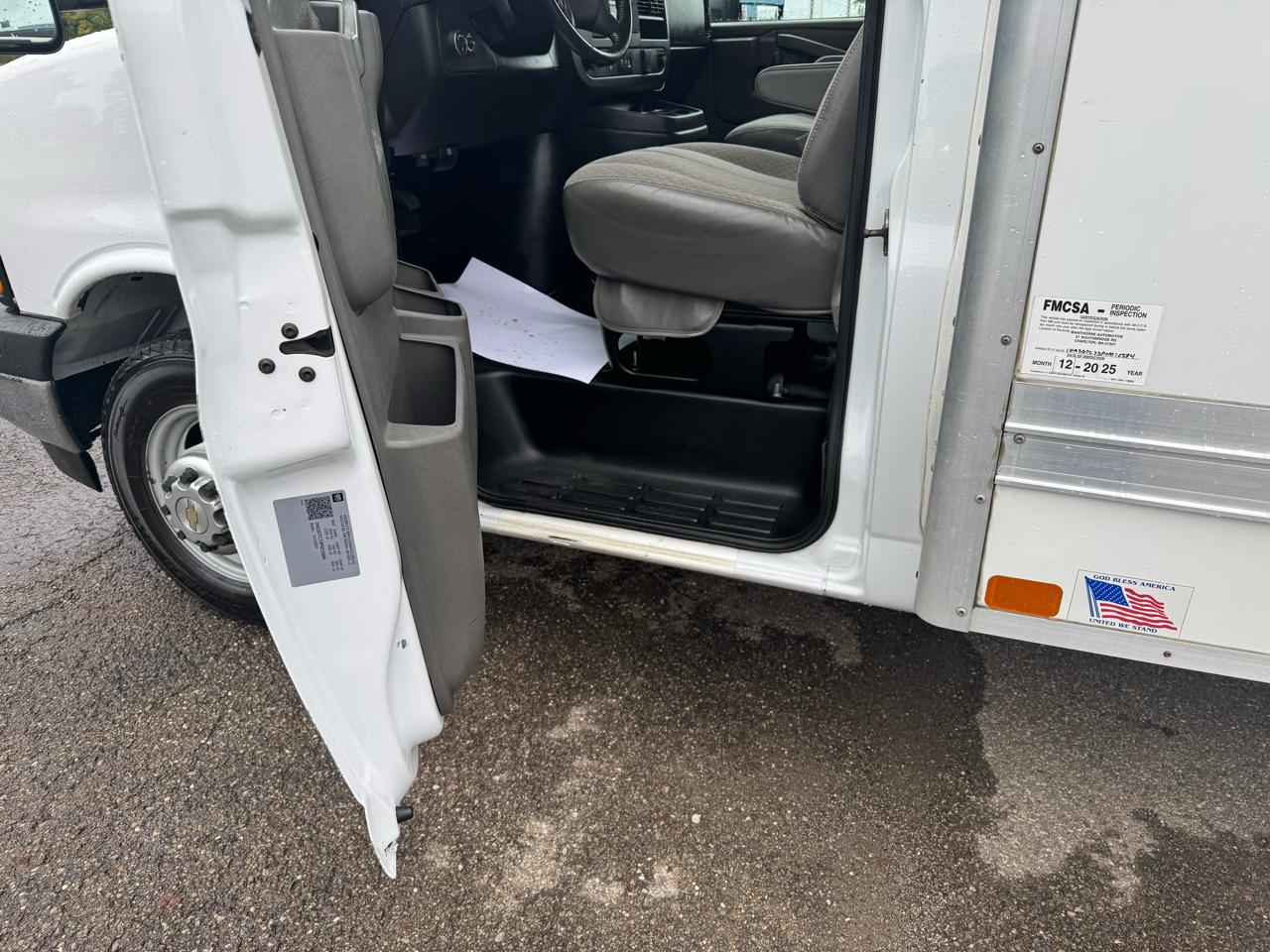Chevrolet Express Commercial Cutaway 3500 Van 177" 2023
