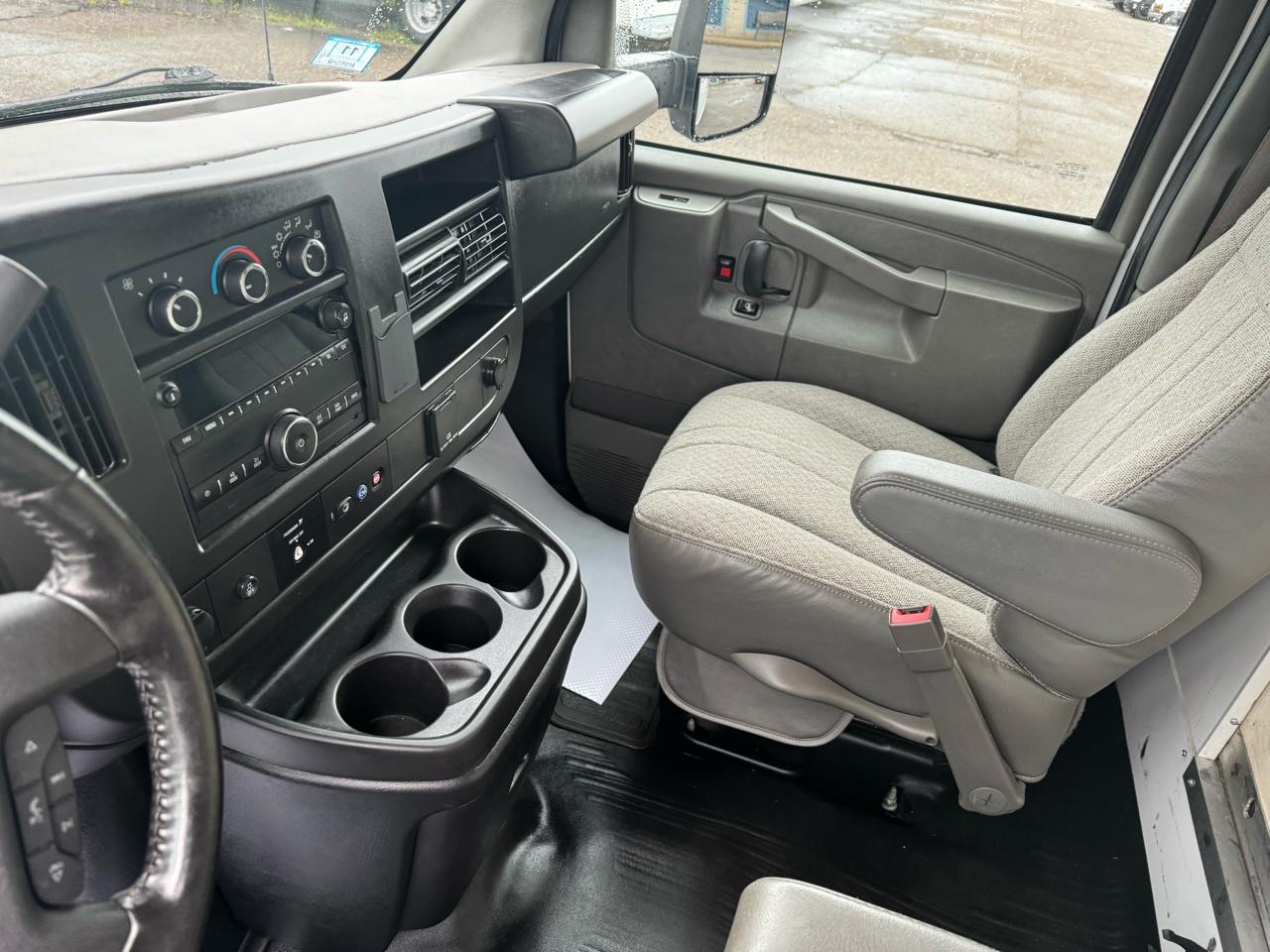 Chevrolet Express Commercial Cutaway 3500 Van 177" 2023