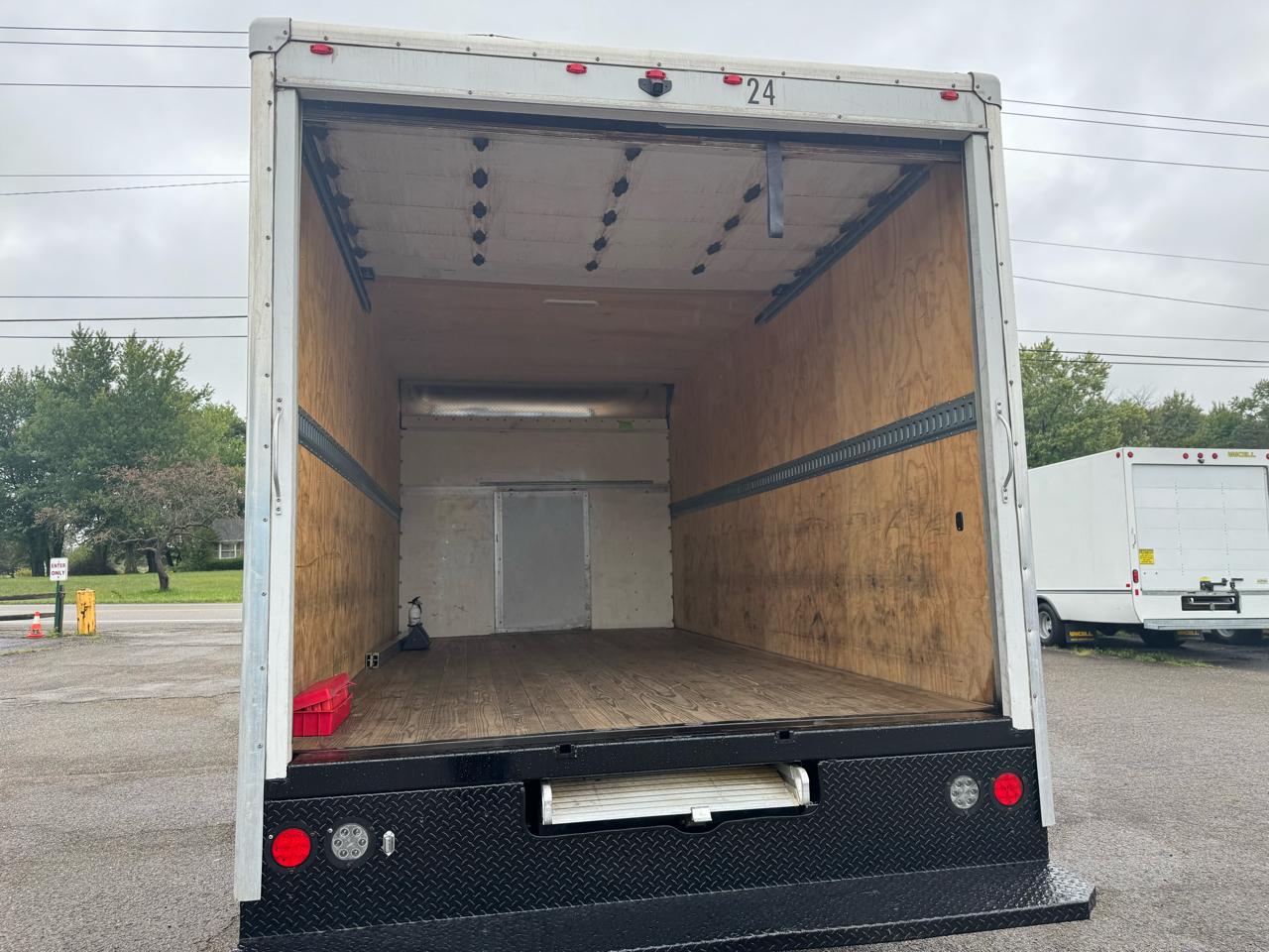 Chevrolet Express Commercial Cutaway 3500 Van 177" 2023