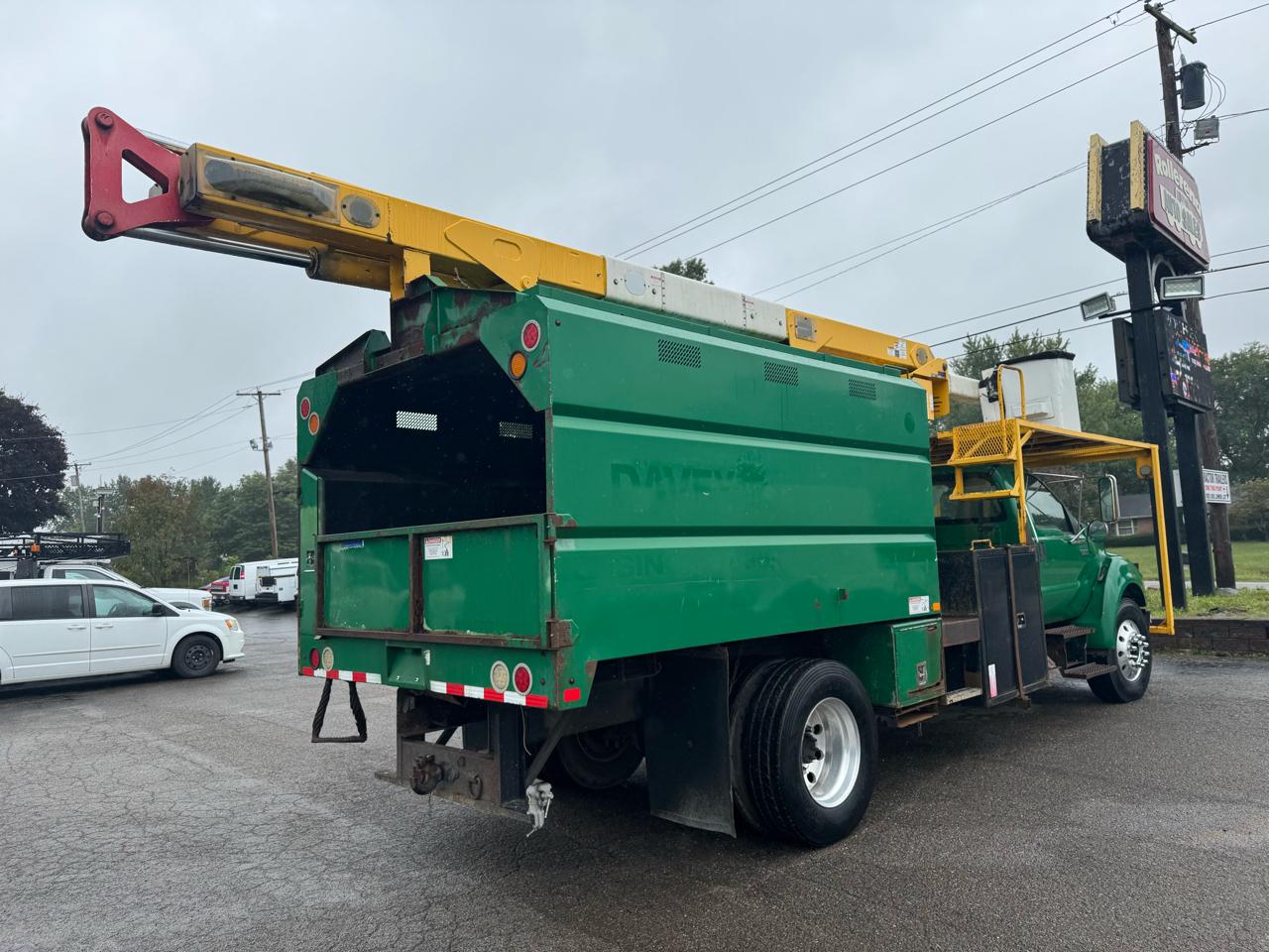 Ford Super Duty F-750 Straight Frame Reg Cab XLT 2010