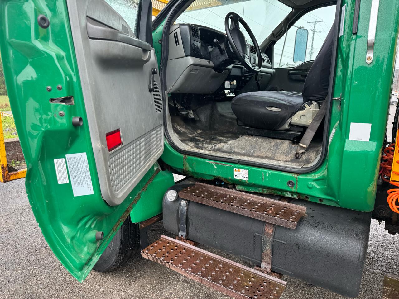 Ford Super Duty F-750 Straight Frame Reg Cab XLT 2010