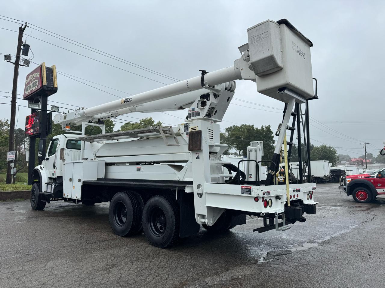 Freightliner M2 106  2014
