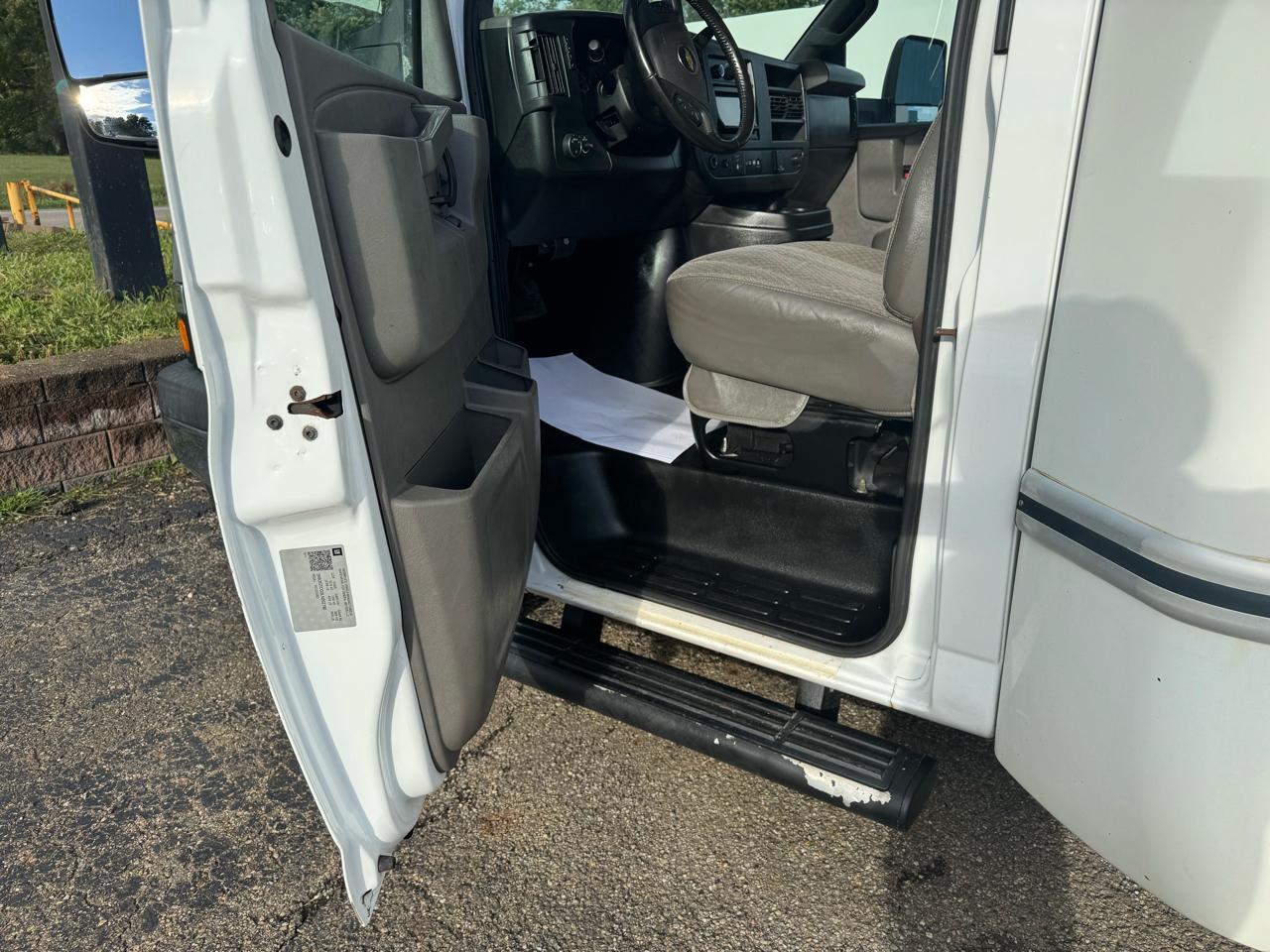 Chevrolet Express Commercial Cutaway 3500 Van 177" 2020