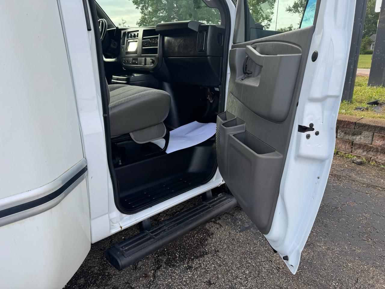 Chevrolet Express Commercial Cutaway 3500 Van 177" 2020