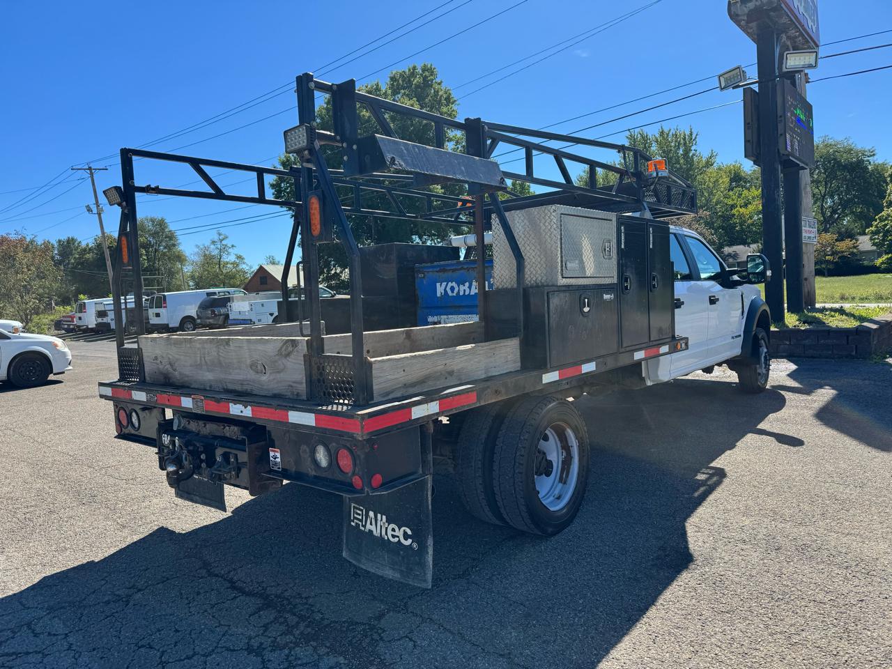 Ford Super Duty F-550 DRW XL 4WD Crew Cab 179" WB 60" CA 2020