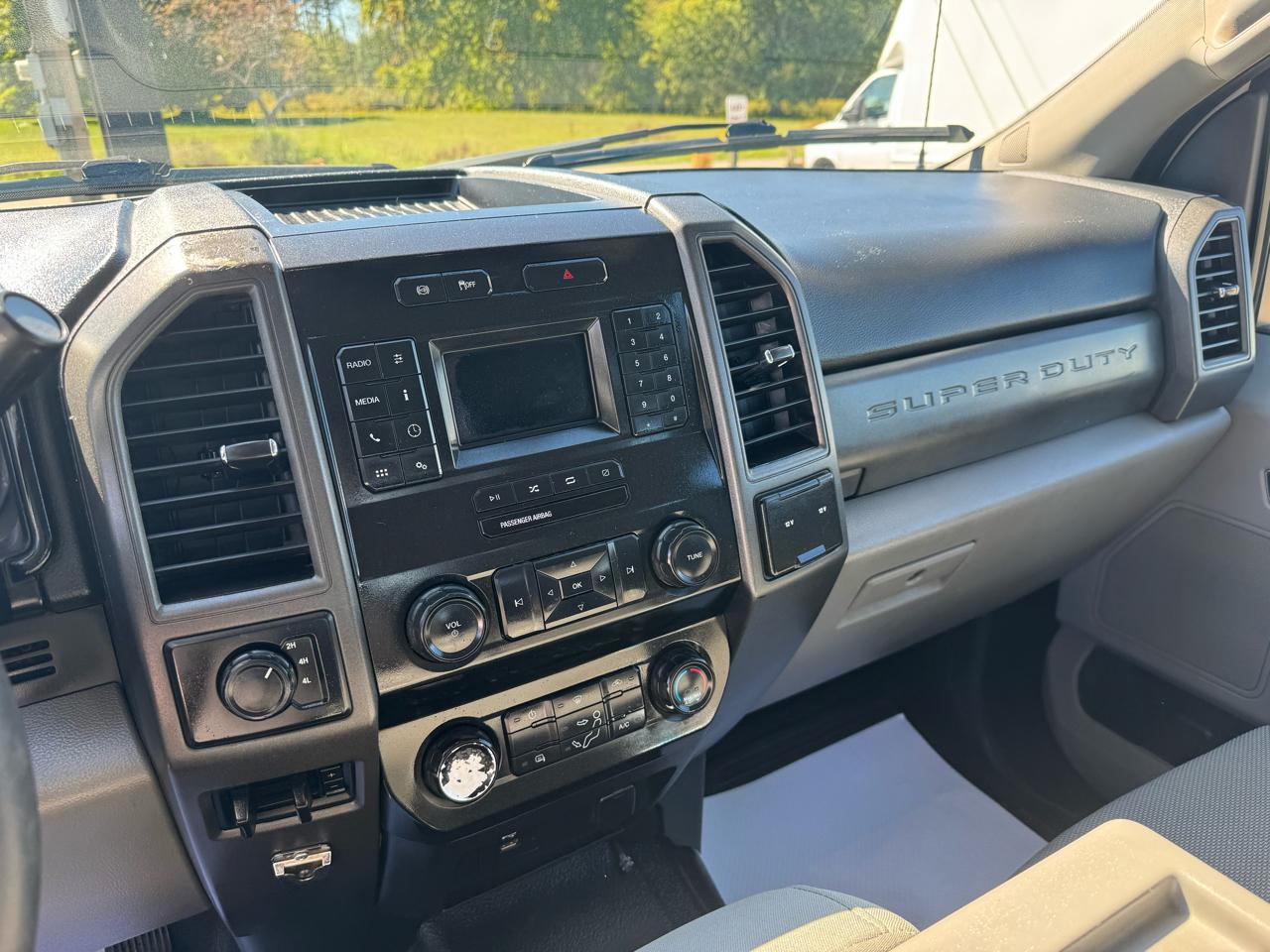 Ford Super Duty F-550 DRW XL 4WD Crew Cab 179" WB 60" CA 2020
