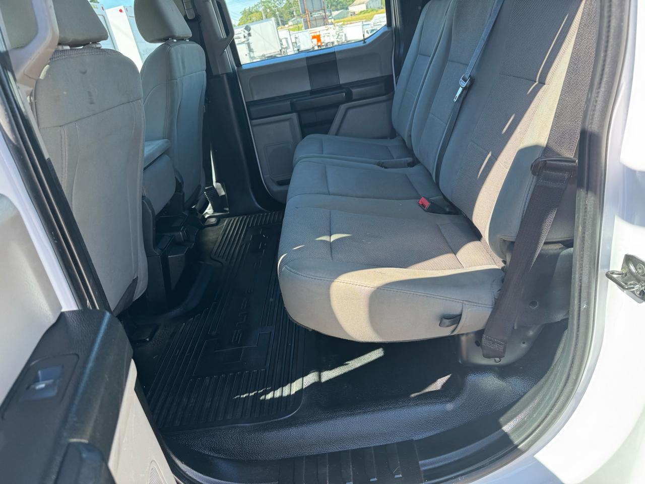 Ford Super Duty F-550 DRW XL 4WD Crew Cab 179" WB 60" CA 2020