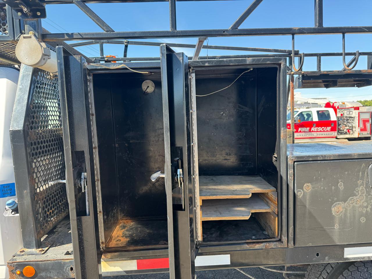Ford Super Duty F-550 DRW XL 4WD Crew Cab 179" WB 60" CA 2020