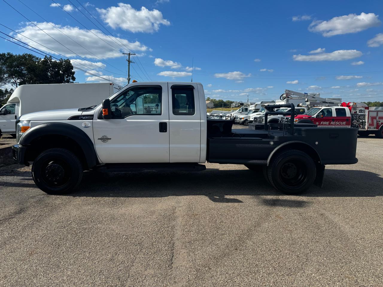 Ford Super Duty F-450 DRW 4WD SuperCab 162" WB 60" CA XL 2016