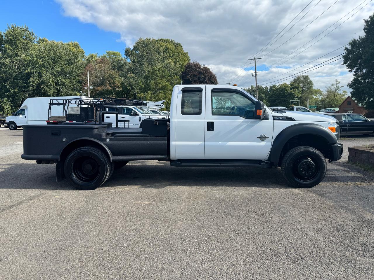 Ford Super Duty F-450 DRW 4WD SuperCab 162" WB 60" CA XL 2016