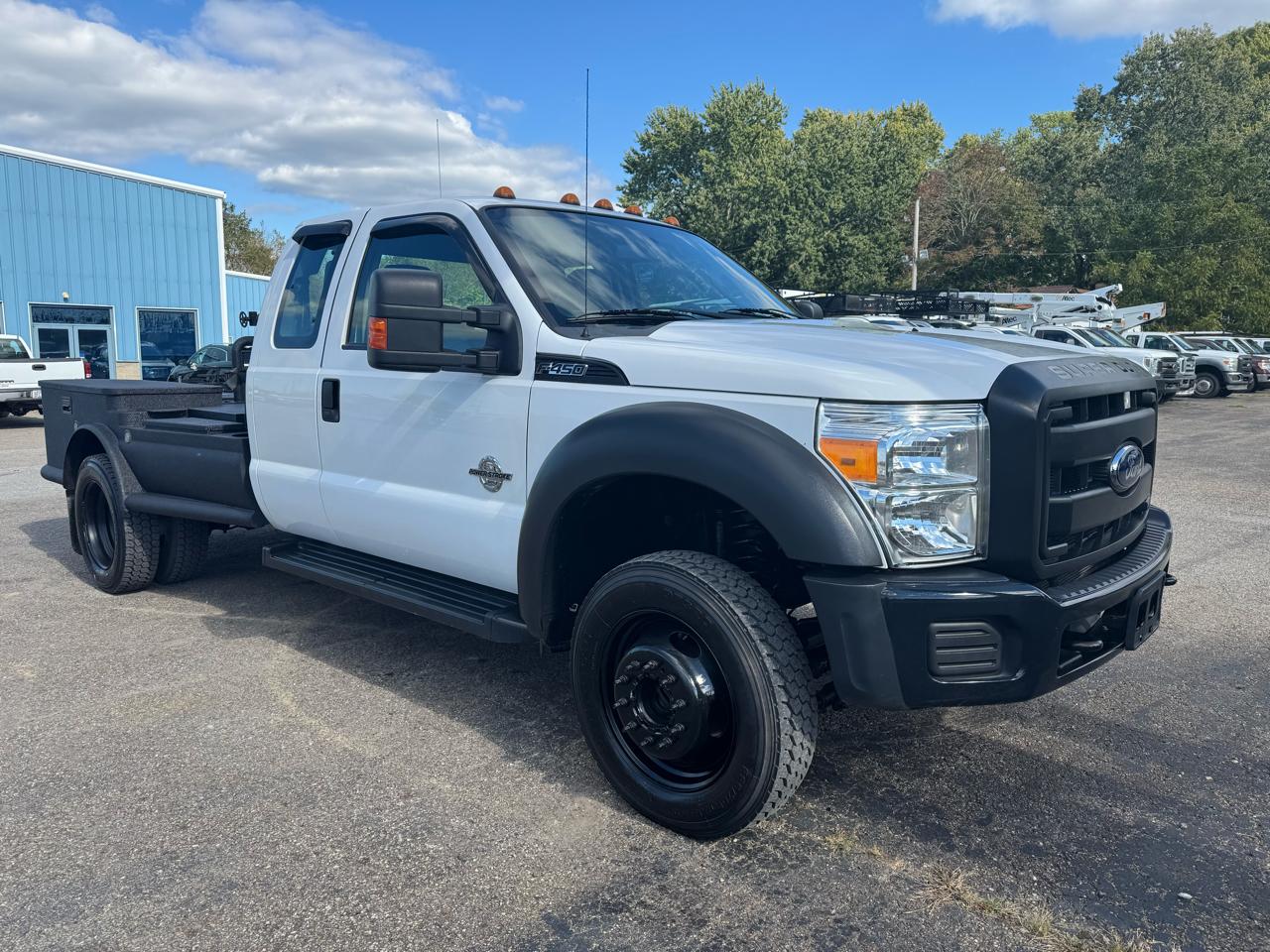 Ford Super Duty F-450 DRW 4WD SuperCab 162" WB 60" CA XL 2016